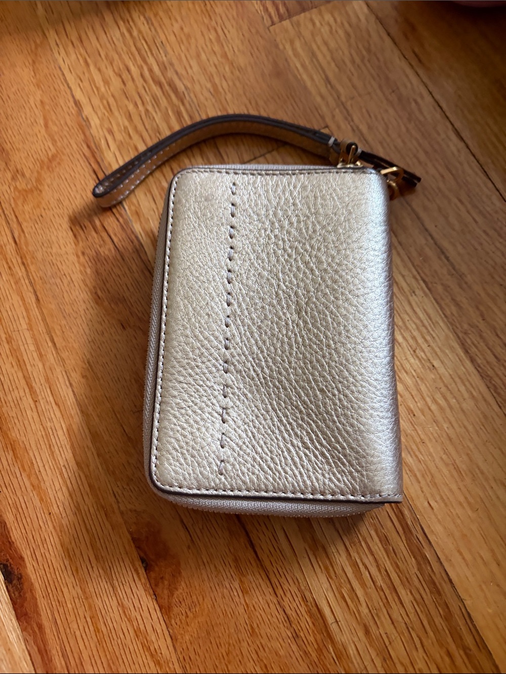 Final sale- gently used-Tory Burch Metallic Gold Pebbled Leather Wristlet - Picture 2 of 4